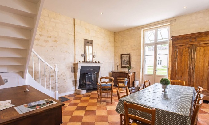 Latresne House | Château Gassies Gîte "Calèche"