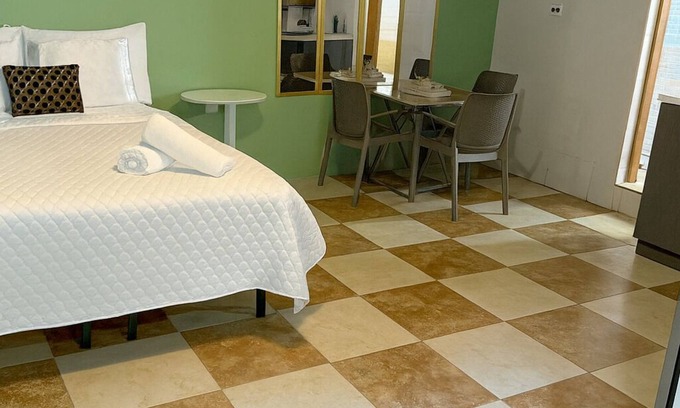 Tierras Nuevas Saliente Apartment | CH 1003: Cozy studio with kitchenette, WiFi & Pool, CH 1003: Cozy studio in amazing Manatí with AC, .