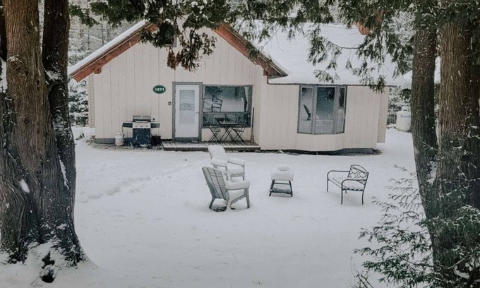 Sainte-Lucie-des-Laurentides Ski Chalet | Chalet Mon Repos - Lac Sarrazin avec embarcations
