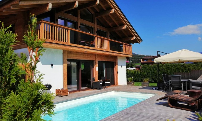 Schonbach Ski Chalet | Chalet in Neukirchen am Grossvenediger with pool