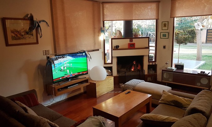 Chacras de Coria Ski Chalet | Chacras de Coria, casa con parque y piscina. Ideal para familias.