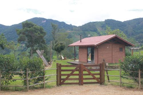 Sao Bento do Sapucai House | Chalé Aconchegante com vista para Pedra do Baú