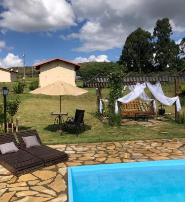 Carrancas Cabin | Chalés Apuã - 500 metros da Cachoeira - Piscina - Horários Estendidos