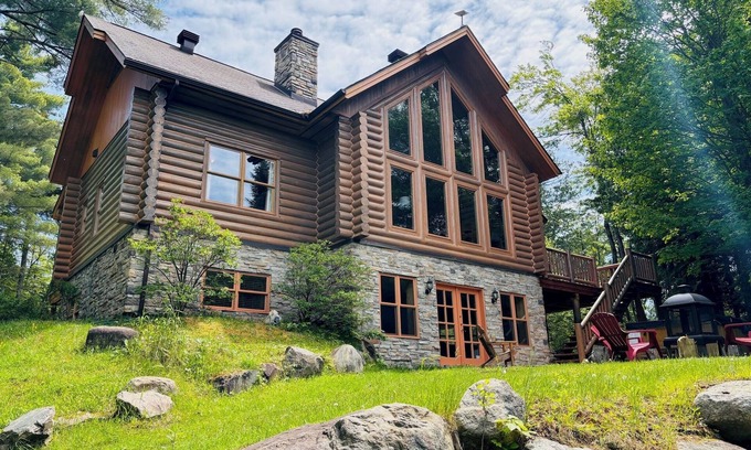 Fiddler Lake Resort Ski Chalet | Chal'Heureux, private SPA Billiards, Int. Ext. pool - High-speed Internet