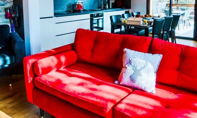 Saint-Pierre-d'Albigny Ski Chalet | Chalet 'Au Pied De L'arcluse' with Mountain View, Wi-Fi and Air Conditioning