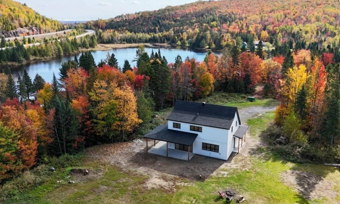 Entrelacs Ski Chalet | Chalet Bèlkay | 1h From Montreal | lake, hot tub, firepit, family-friendly