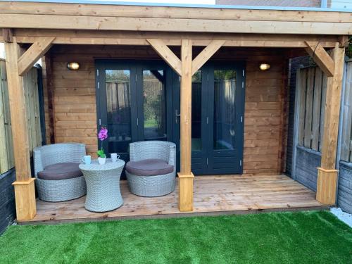 Uitgeest House | Chalet - B&B de Koog