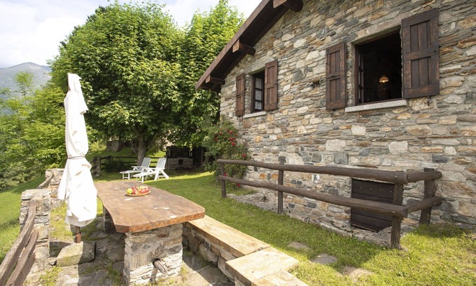 Peglio Apartment | Chalet Bodone, Lovely Private House By Halldis
