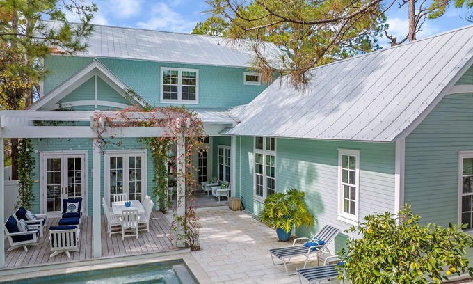 Seagrove Beach House | Chalet by the Sea - 5 Star Luxury w/Heated Pool in Seagrove Beach!
