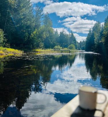 Chertsey Ski Chalet | Chalet -Havre au bord de l'eau