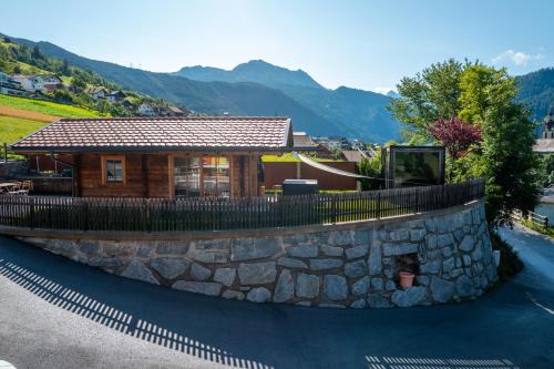 Fliess Ski Chalet | Chalet Hittli 1065 Tirol sauna garden WiFi guest card