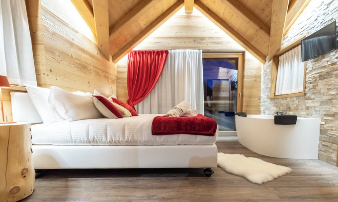 Teola Ski Chalet | "Chalet Imbosc'chè" with Mountain View, Garden & Wi-Fi