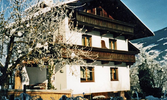 Kapfing Apartment | Chalet in Fügen near Ski Lift Spieljoch