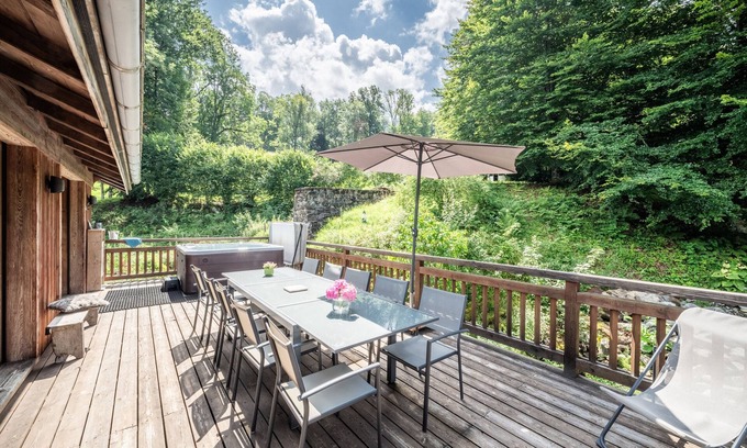 Samoens Ski Chalet | Chalet 'La Glière De L'Etelley' with Mountain View, Private Terrace and Wi-Fi