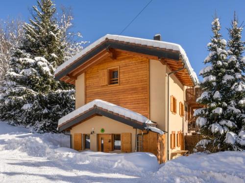 Ovronnaz Ski Chalet | Chalet Le Chamois Vert by Interhome