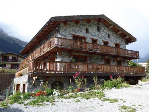 Sollieres-Sardieres Ski Chalet | Chalet Les Liouès