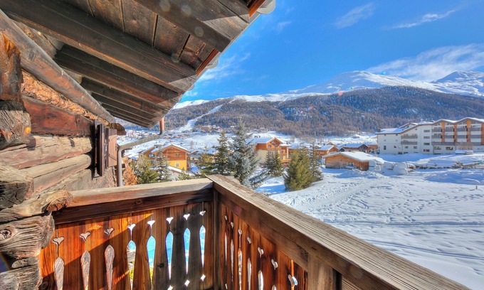 Livigno Ski Chalet | Chalet Lidia Ski in-Ski out 50m