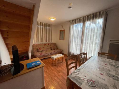 Saint-Etienne-en-Devoluy Ski Chalet | Chalet Mitoyen 3 Pièces 6 Pers. avec Terrasse - Résidence Le Hameau du Puy, Superdevoluy - FR-1-504-450