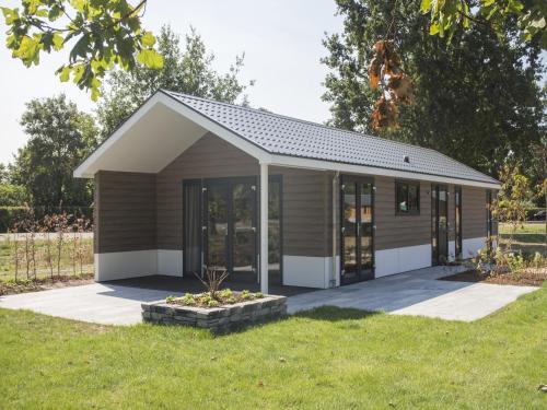 Biddinghuizen Ski Chalet | Chalet near Zuiderzee with Garden