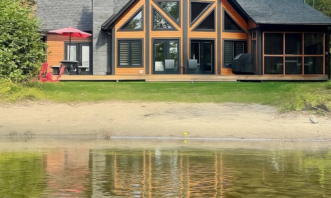 Les Collines-de-l'Outaouais Regional County Municipality Ski Chalet | CHALET PARADISE