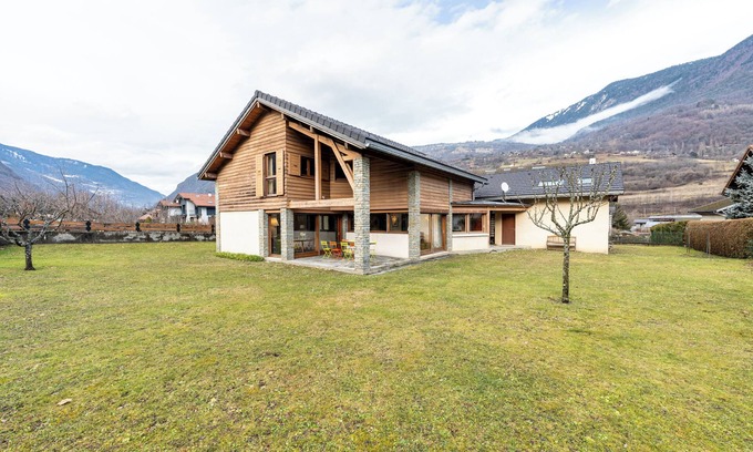 Aigueblanche Ski Chalet | Chalet 'Pierre Et Bois' with Mountain View, Private Terrace and Wi-Fi
