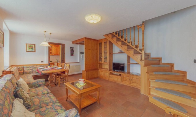 Courmayeur Apartment | Chalet Pontal 5 Comfortable Three-room Apartment with View
