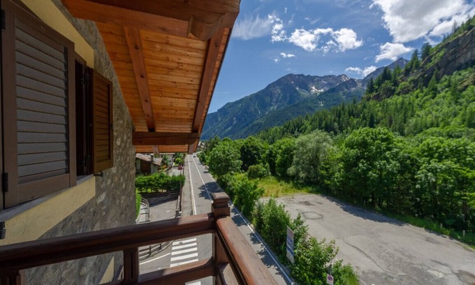 Courmayeur Apartment | Chalet Pontal 6 -Skyway View- Wifi & Parking