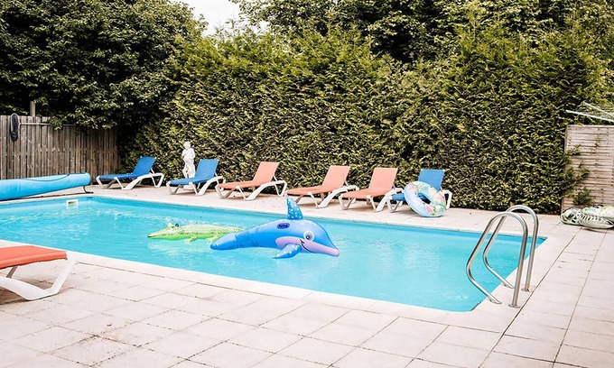 Blesdijke House | Chalet Retreat with pool