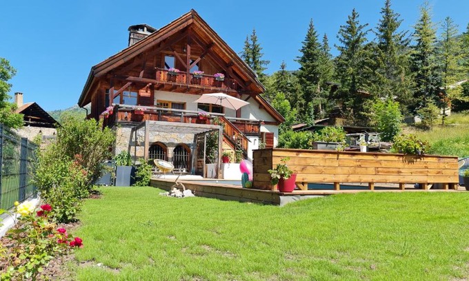 Saint-Chaffrey Apartment | Chalet SERRE CAMBEOU Piscine&spa