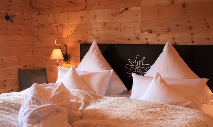 Inzell Apartment | Chalet Suite Almrausch mit Sauna und Balkon