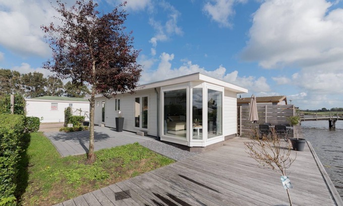 West-Graftdijk House | Chalet with 2 bedrooms and a dishwasher
