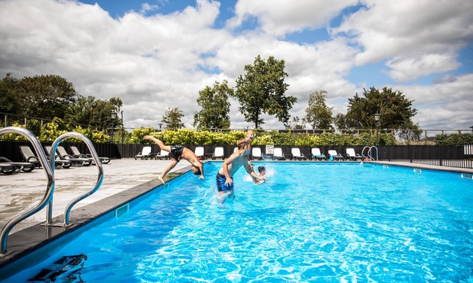 Berkhout Ski Chalet | Chalet with dishwasher near Hoorn