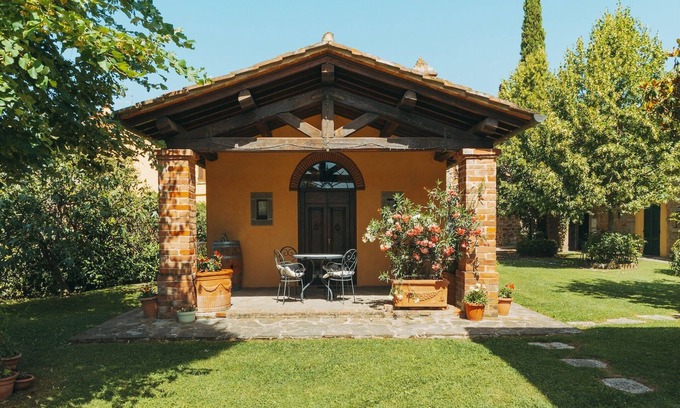 Camucia Ski Chalet | Chalet with pool in Cortona