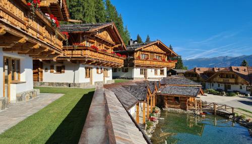 San Lorenzo di Sebato Hotel | Chalets Almdorf Haidenberg
