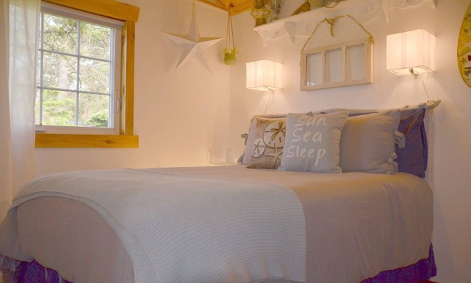 Stanhope Cottage | |Chalets by Stanhope Beach- Adults only 1 or 2 bedroom