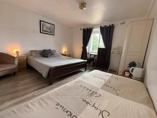 Champsac House | Chambre 3 et 4 a la ferme