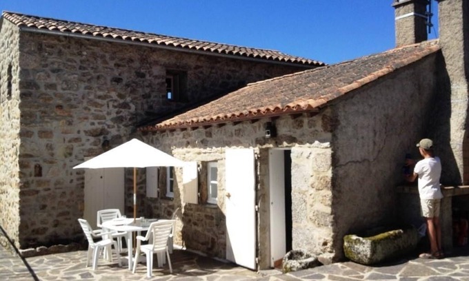 Villeneuve Bed & Breakfast | Chambre D'hôte Stevenson au Domaine Sainte Germaine
