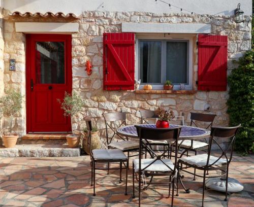 Saint-Cezaire-sur-Siagne House | Chambre d'Hôtes "Au Clos des Redonnets" avec Piscine