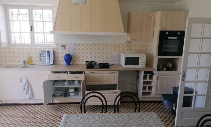 Savigne-lʼEveque House | Chambre parquet flottant