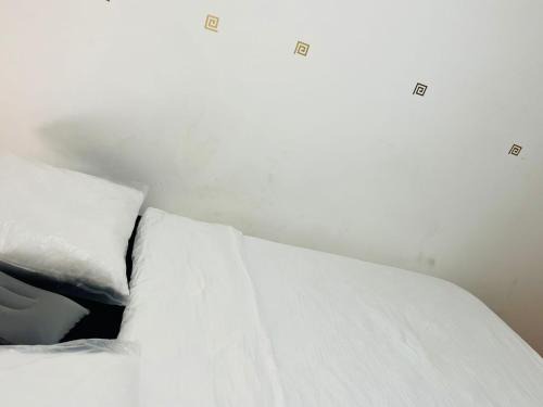 Montereau-Fault-Yonne House | Chambre pinselc