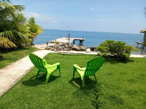 Teahupoo Bed & Breakfast | Chambres chez Maeva, bord de mer privé