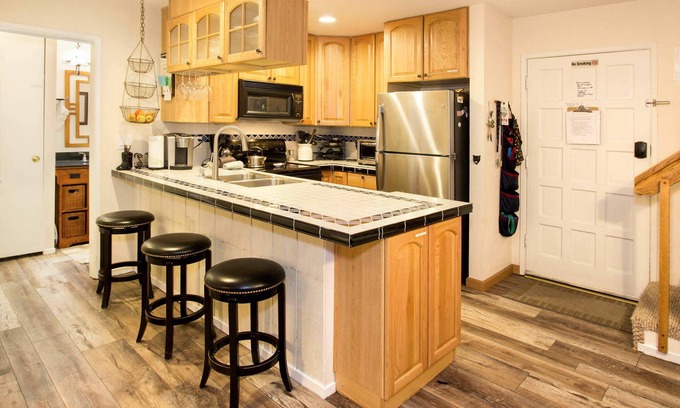 Mammoth Lakes Condo | Chamonix | Sleep Number Beds, Year-Round Outdoor Activities & Shared Pool