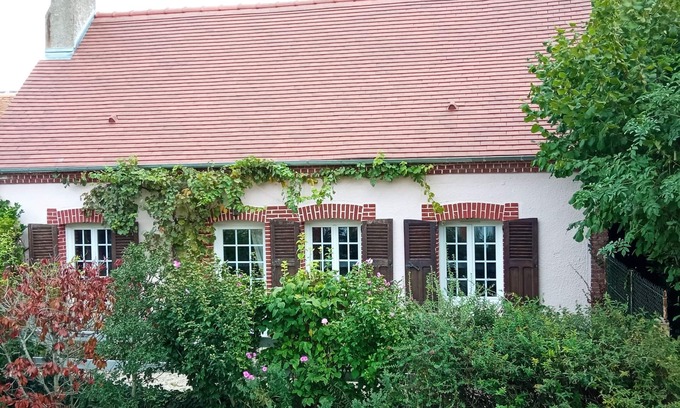 Noyers Cottage | Chantilly (Dinner and breakfast available, electric car recharging stations)