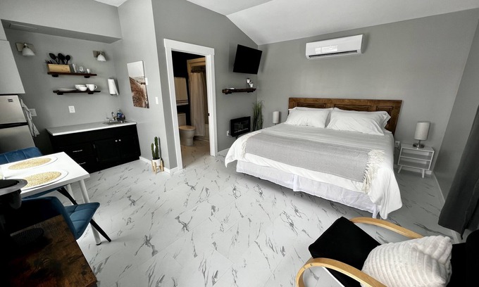 Souris Apartment | Chapel Suites - King Suite