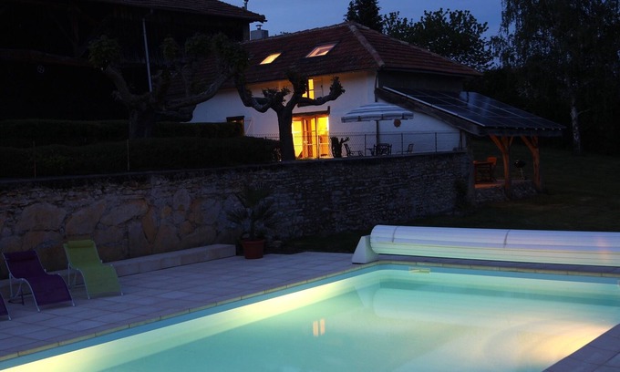 Loudet Cottage | Character Cottage Magnificent Views Of The Pyrenees, 10x5m Pool, Adults only