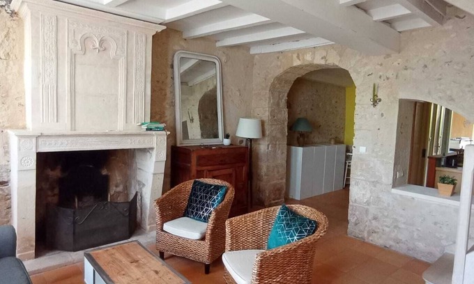 Mortagne-sur-Gironde House | Character house on the port with garden