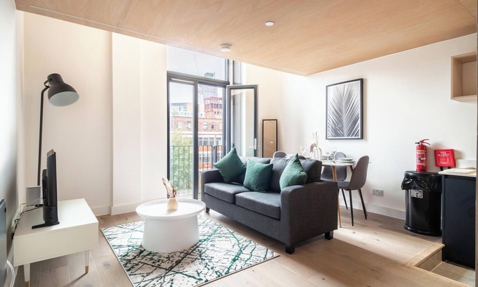 Old Trafford Apartment | Characterful 2 Bedroom Apartment in Manchester