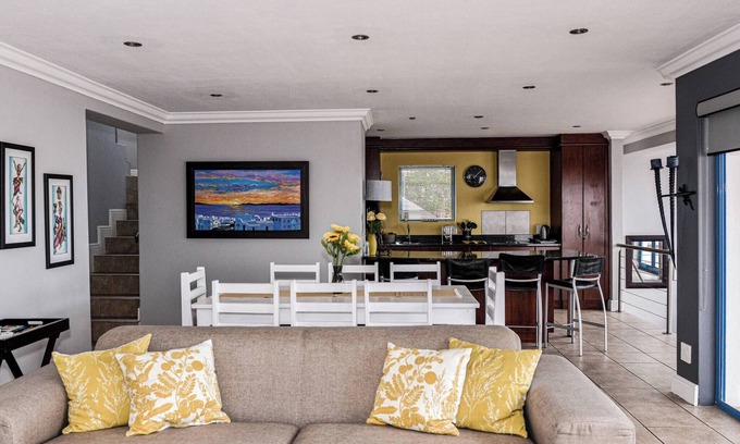 Paradise Beach House | Charis to Theo - Relax in Style at this 3-Bedroomed Langebaan Holiday House