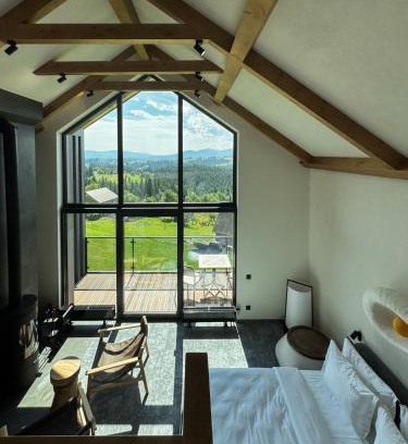 Yablunytsya Ski Chalet | Charlton Estate