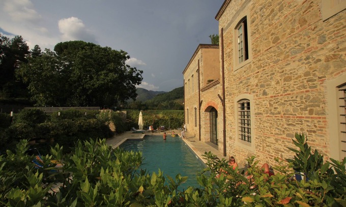 Borgo San Lorenzo Apartment | charm and history in Mugello, with swimming pool, 30 minutes from Florence
